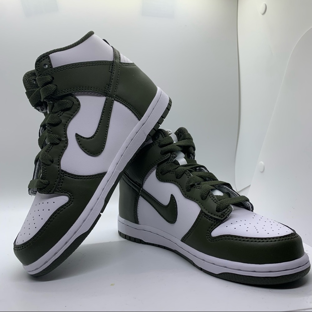 Nike Cargo Khaki Kids Dunk High. Size 2Y Deadstock. Brand New and Unworn.